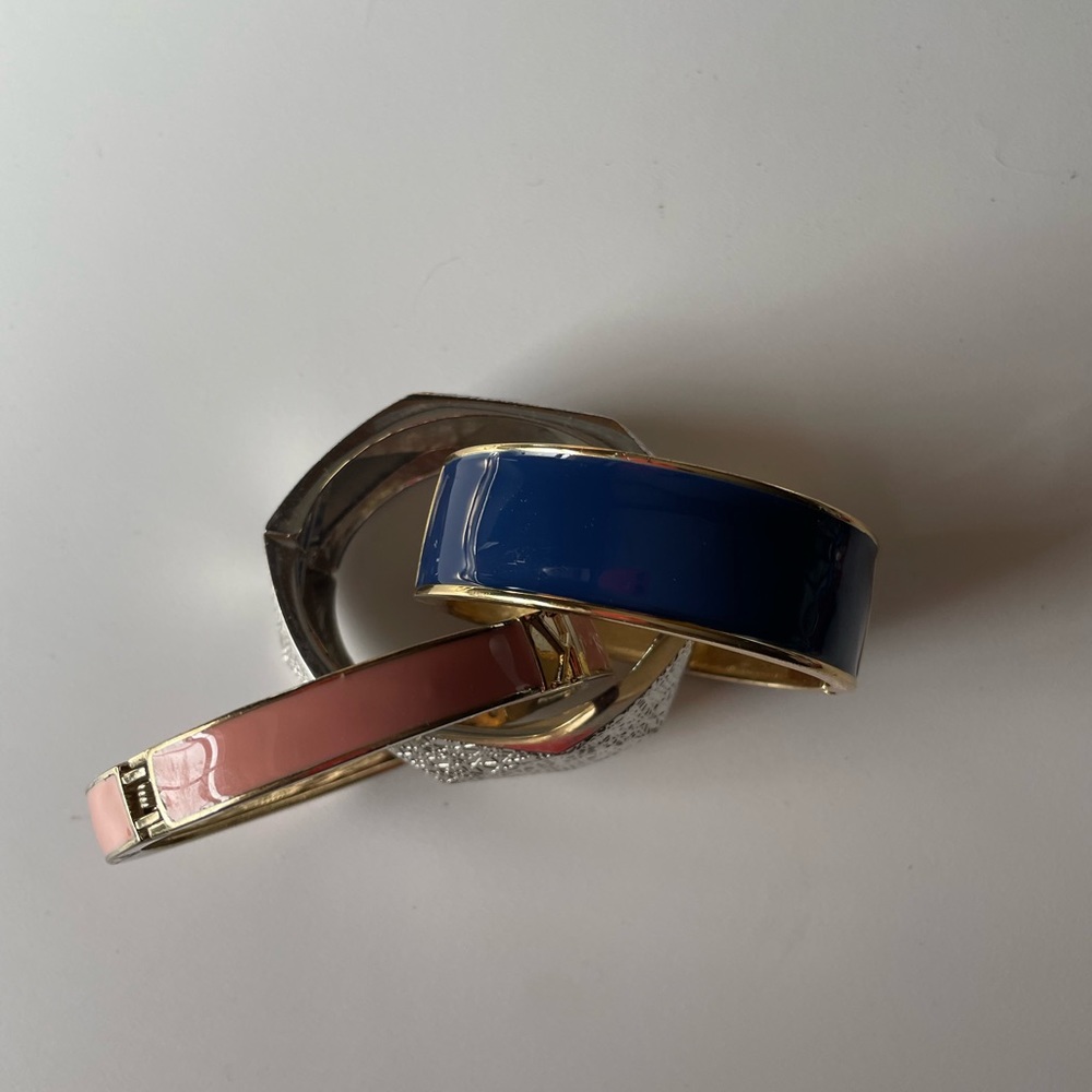 Cuff bracelets - Picture 3 of 3